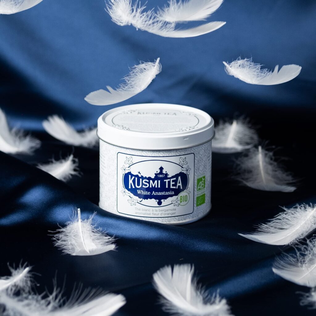 White Anastasia – Ekologiška baltoji arbata su bergamote ir citrina | Kusmi Tea™ (90 g) - Moksliškai pagrįstas veiksmingumas White Anastasia – Ekologiška baltoji arbata su bergamote ir citrina | Kusmi Tea™ (90 g) - produkto nuotrauka 2, FUNKCINIS MAISTAS ir Kava, Arbata ir Matcha.
