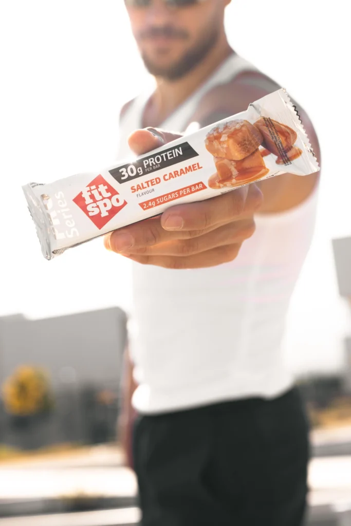 FitSpo Pro Protein Bar – Salted Caramel baltyminis batonėlis | FitSpo (85 g)24 - Moksliškai pagrįstas veiksmingumas FitSpo Pro Protein Bar – Salted Caramel baltyminis batonėlis | FitSpo (85 g)24 - produkto nuotrauka 1, FUNKCINIS MAISTAS ir Proteino Batonėliai ir Užkandžiai.