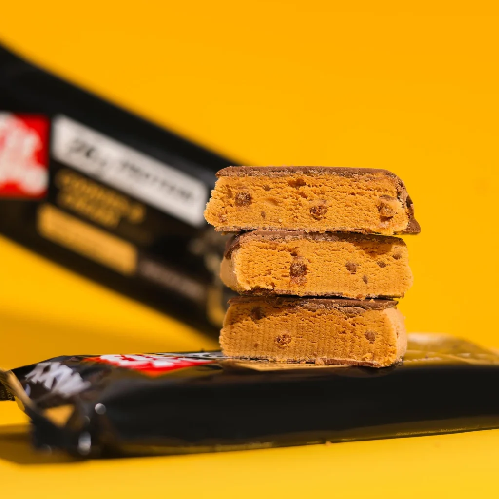 Protein Bar Maxx Cookies & Cream – baltyminis batonėlis | FitSpo (75g) - produkto nuotrauka 1, FUNKCINIS MAISTAS ir Proteino Batonėliai ir Užkandžiai.