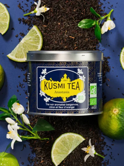 Kusmi Tea Anastasia elegantiška balta skardinė, ekologiška juodoji arbata su bergamotėmis ir apelsinų žiedais.