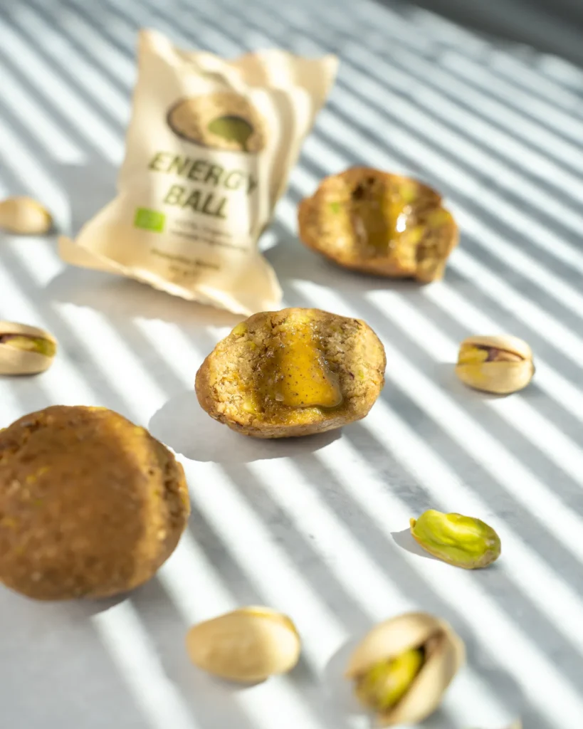 Energy Ball Pistachio Cream – eko užkandis su pistacijų kremu | Vilgain (30 g) - Moksliškai pagrįstas veiksmingumas Energy Ball Pistachio Cream – eko užkandis su pistacijų kremu | Vilgain (30 g) - produkto nuotrauka 1, FUNKCINIS MAISTAS ir Proteino Batonėliai ir Užkandžiai.