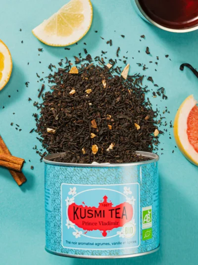 Kusmi Tea Prince Vladimir elegantiška mėlyna skardinė, juodoji arbata su citrusais ir prieskoniais.