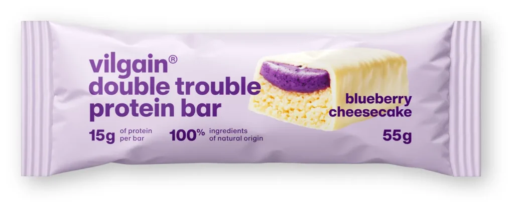 Double Trouble Protein Bar Blueberry Cheesecake – Traškus šilauogių pyrago skonio baltyminis batonėlis | Vilgain | 55 g - Moksliškai pagrįstas veiksmingumas Double Trouble Protein Bar Blueberry Cheesecake – Traškus šilauogių pyrago skonio baltyminis batonėlis | Vilgain | 55 g - produkto nuotrauka 1, FUNKCINIS MAISTAS ir Proteino Batonėliai ir Užkandžiai.