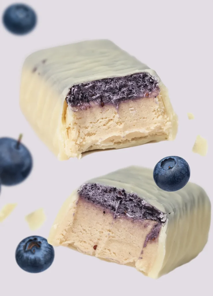 Double Trouble Protein Bar Blueberry Cheesecake – Traškus šilauogių pyrago skonio baltyminis batonėlis | Vilgain | 55 g - Moksliškai pagrįstas veiksmingumas Double Trouble Protein Bar Blueberry Cheesecake – Traškus šilauogių pyrago skonio baltyminis batonėlis | Vilgain | 55 g - produkto nuotrauka 2, FUNKCINIS MAISTAS ir Proteino Batonėliai ir Užkandžiai.