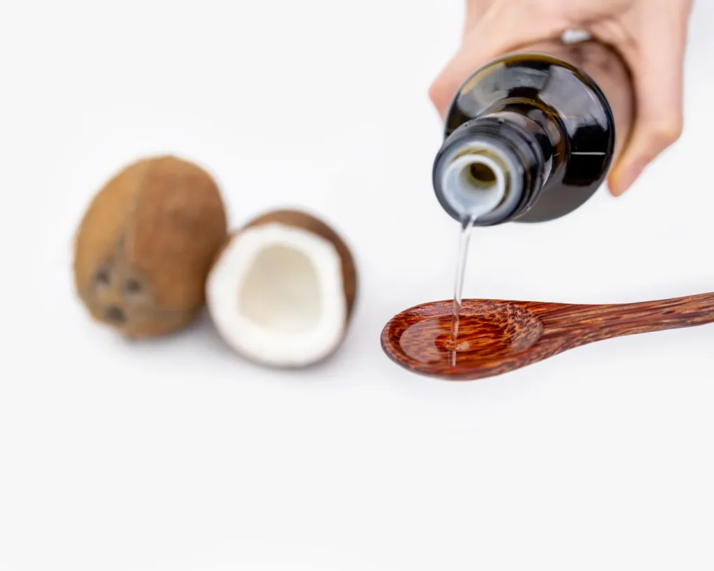 MCT Coconut Oil C8 – natūralus kokosų kilmės MCT aliejus energijai | Vilgain (500 ml) - produkto nuotrauka 1, SPORTAS ir FUNKCINIS MAISTAS.