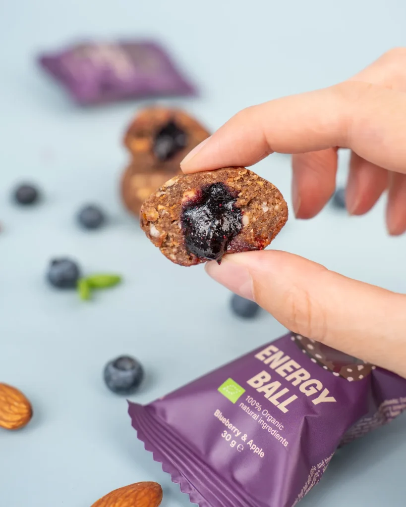 Energy Ball Blueberry & Apple – eko užkandis su šilauogėmis ir obuoliais | Vilgain (30 g) | Klinikinio lygio ilgaamžiškumo protokolas, FUNKCINIS MAISTAS ir Proteino Batonėliai ir Užkandžiai papildas.
