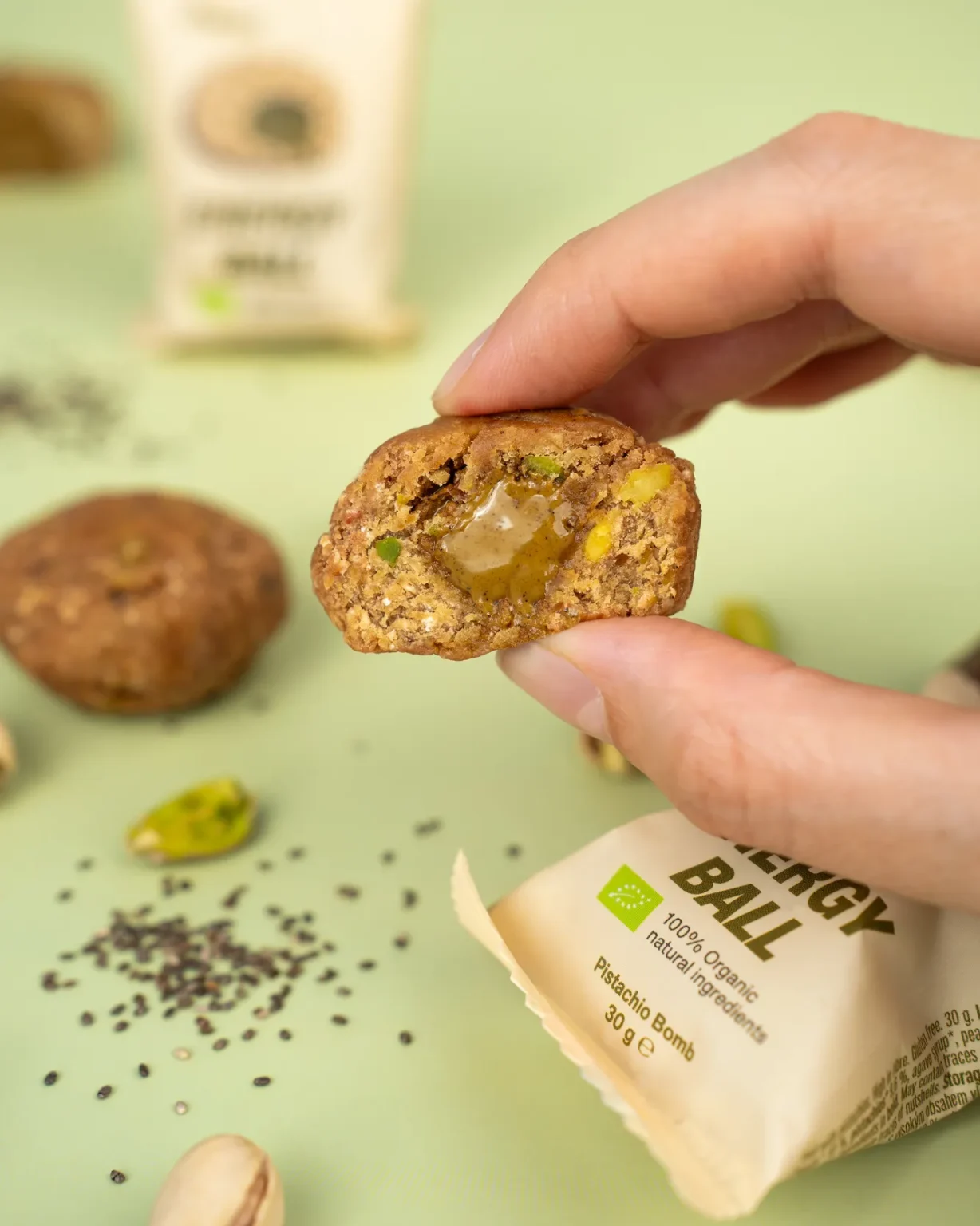 Vilgain Organic Energy Ball su pistacijų kremu, ekologiškas ir sveikas energinis rutuliukas užkandžiui