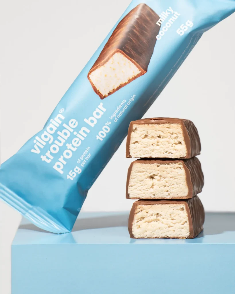 Trouble Protein Bar Milky Coconut – Švelnus pieniško kokoso skonio baltyminis batonėlis | Vilgain | 55 g - Moksliškai pagrįstas veiksmingumas Trouble Protein Bar Milky Coconut – Švelnus pieniško kokoso skonio baltyminis batonėlis | Vilgain | 55 g | Klinikinio lygio ilgaamžiškumo protokolas, FUNKCINIS MAISTAS ir Proteino Batonėliai ir Užkandžiai papildas.