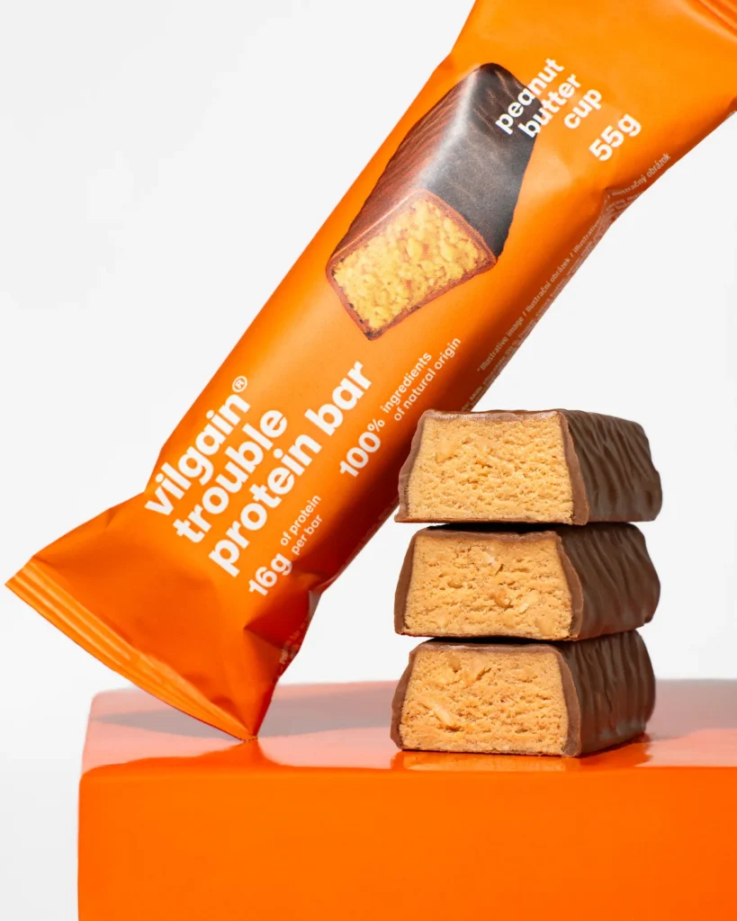 Trouble Protein Bar Peanut Butter Cups – Baltyminis batonėlis su žemės riešutų sviestu | Vilgain | 55 g - Moksliškai pagrįstas veiksmingumas Trouble Protein Bar Peanut Butter Cups – Baltyminis batonėlis su žemės riešutų sviestu | Vilgain | 55 g | Klinikinio lygio ilgaamžiškumo protokolas, FUNKCINIS MAISTAS ir Proteino Batonėliai ir Užkandžiai papildas.