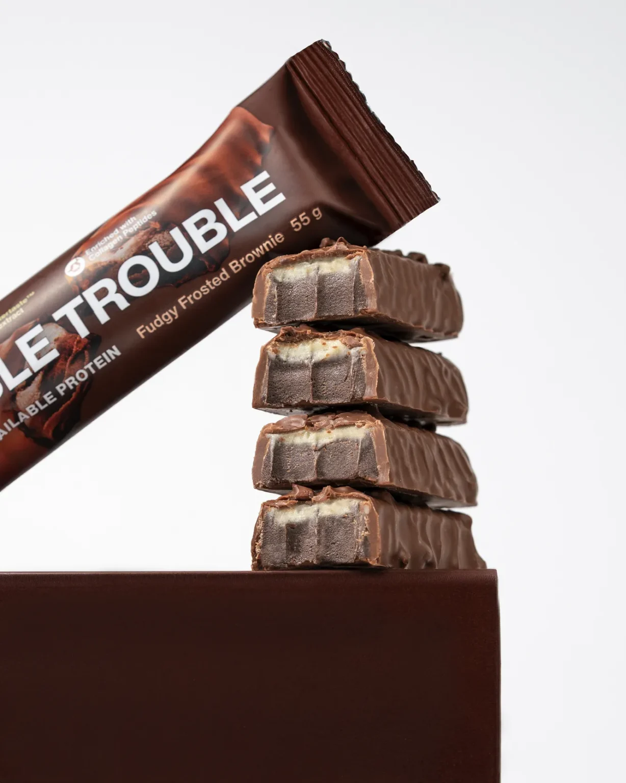 Vilgain Double Trouble Protein Bar Chocolate with Cream baltyminis šokolado ir kremo skonio batonėlis aktyviam gyvenimo būdui.