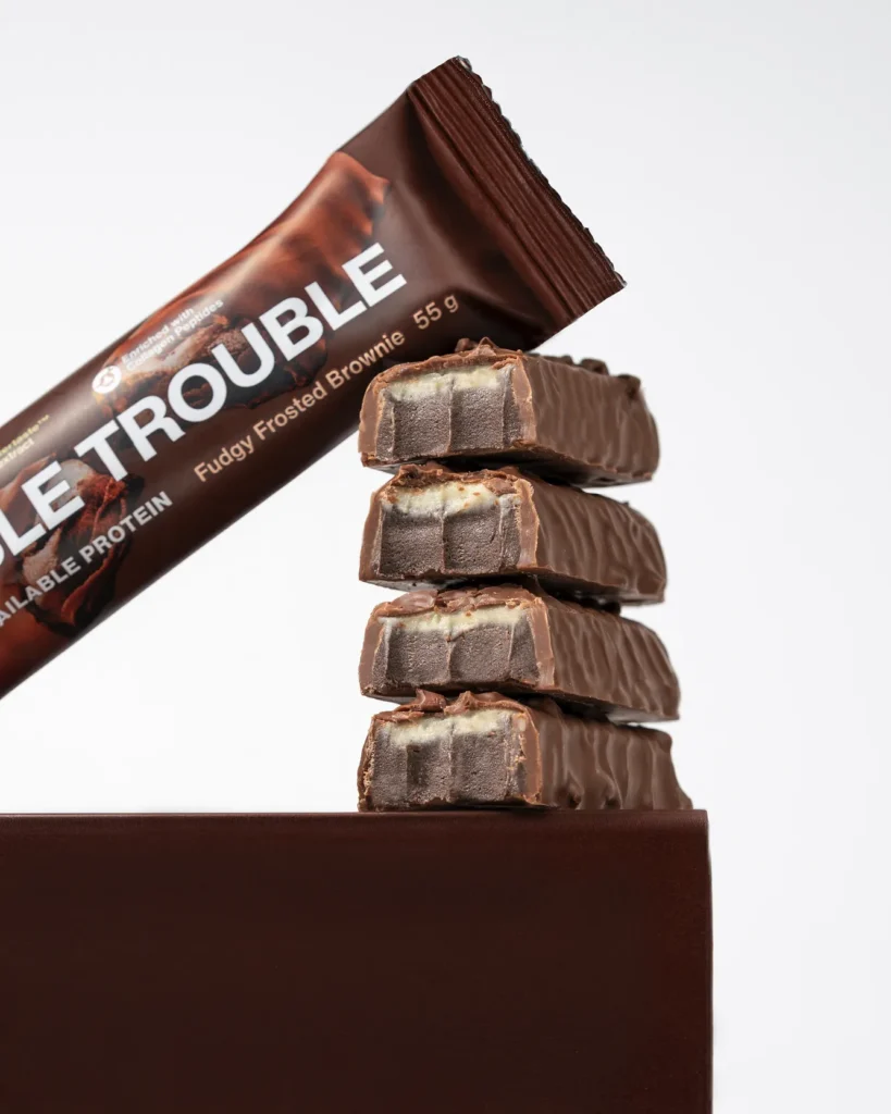 Double Trouble Protein Bar Chocolate with Cream – Šokolado ir kremo skonio baltyminis batonėlis | Vilgain | 55 g | Klinikinio lygio ilgaamžiškumo protokolas, FUNKCINIS MAISTAS ir Proteino Batonėliai ir Užkandžiai papildas.