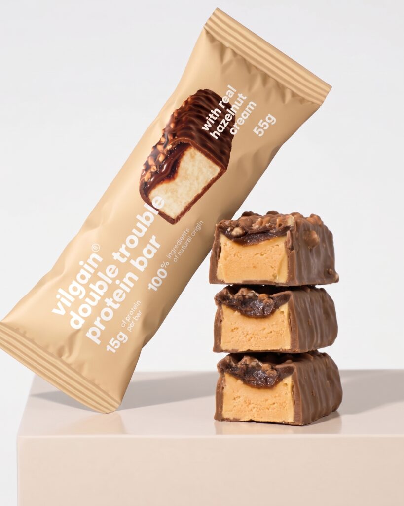 Double Trouble Protein Bar Hazelnut Cream – Dvisluoksnis traškus baltyminis batonėlis | Vilgain | 55 g | Klinikinio lygio ilgaamžiškumo protokolas, FUNKCINIS MAISTAS ir Proteino Batonėliai ir Užkandžiai papildas.
