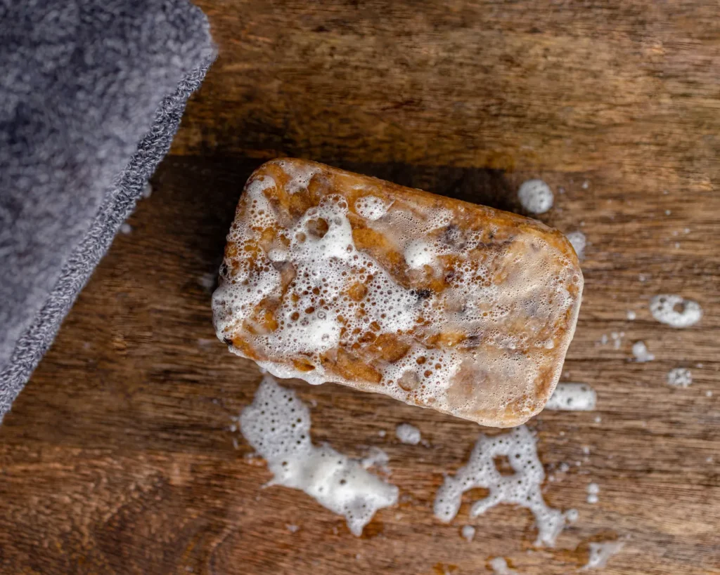 African Black Soap – Rankų darbo drėkinamasis muilas | Vilgain | 120 g - produkto nuotrauka 1, Sveika Higiena ir SVEIKATA.